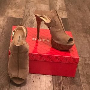 🦋Guess OFIRA Taupe Suede. Sz 8 M👠